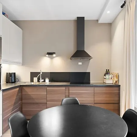 Апартаменты Inviting & Cozy